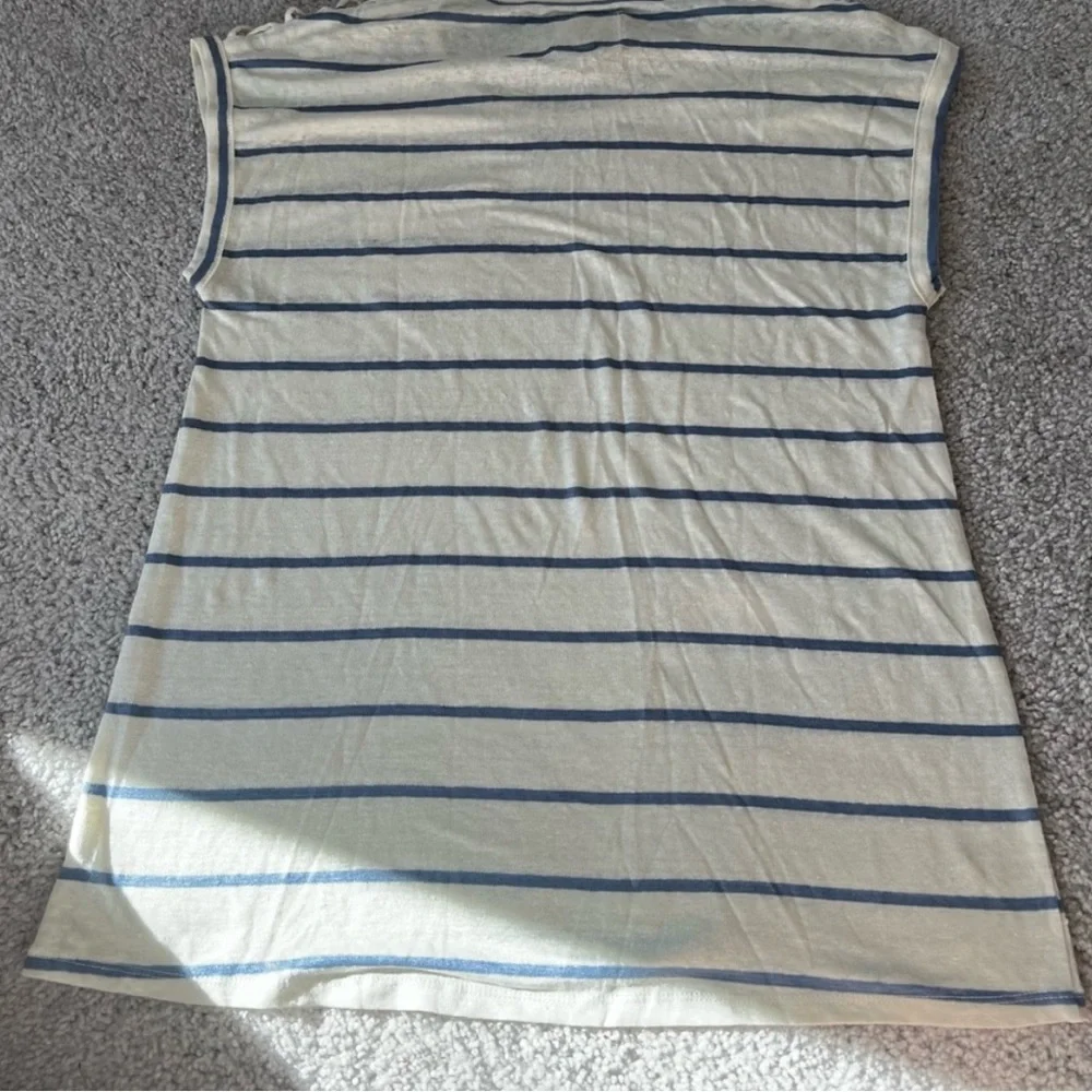 Chaser - Linen Blend Strappy Shoulder Cap
Sleeve Top - Medium - Picture 7 of 8